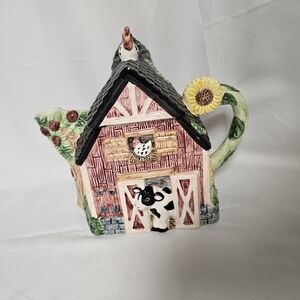 Charming Farmhouse Teapot with Animal‎ Design Wangs